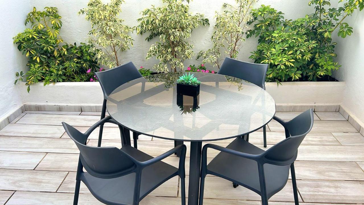 Апартаменты New! Renovated, Centrally Located, Private Entrance, Terrace Валенсия Экстерьер фото