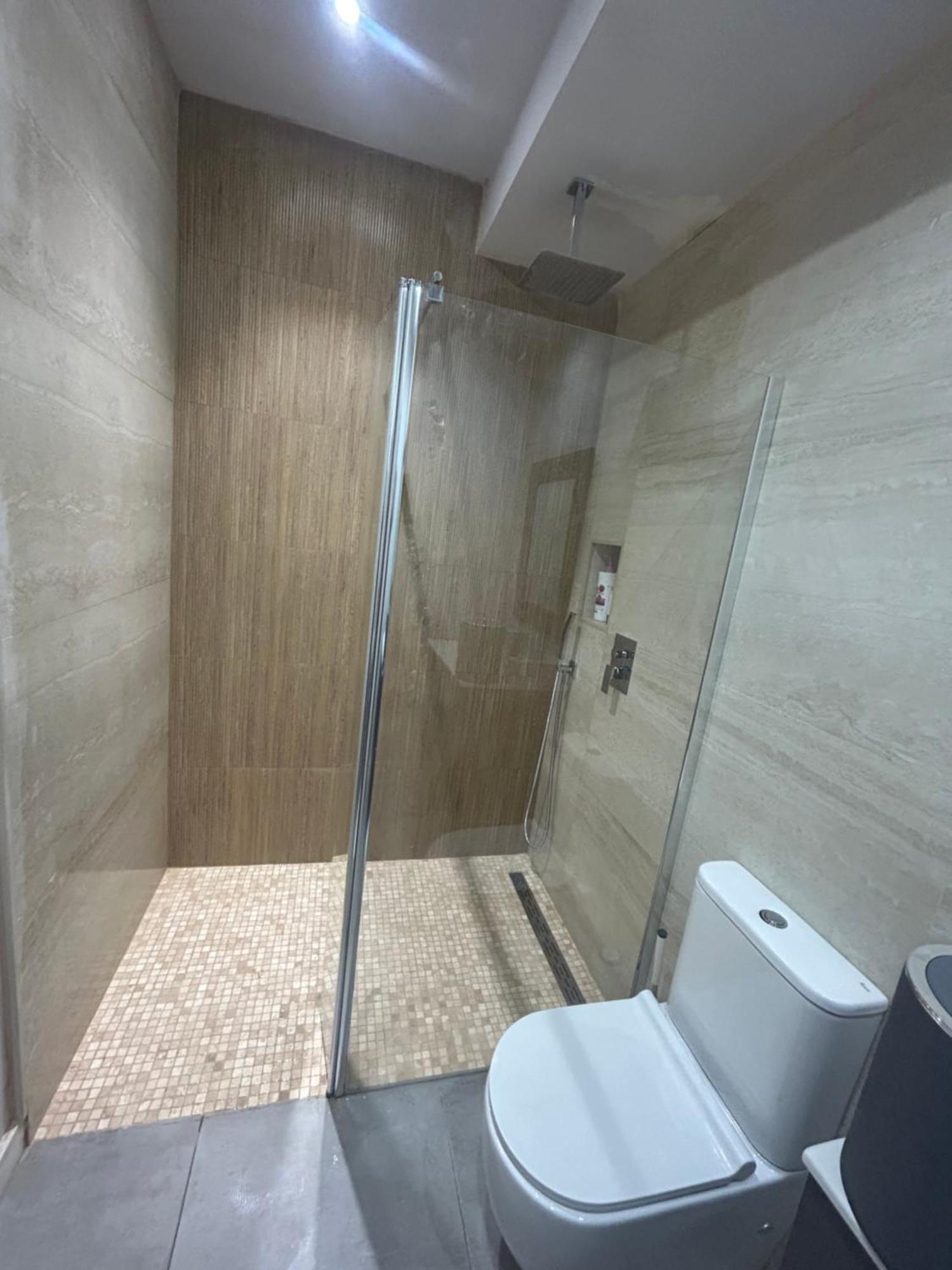 Апартаменты New! Renovated, Centrally Located, Private Entrance, Terrace Валенсия Экстерьер фото